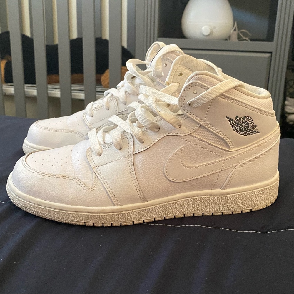 NIKE AIR JORDAN MID 1’S